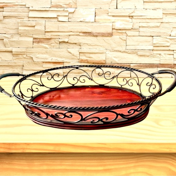 EUC! TEMP-TATIONS CAST IRON AND WOOD SERVING TRAY - Picture 1 of 11